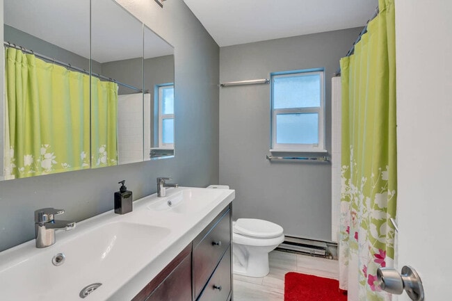 Building Photo - 665 Columbus St E