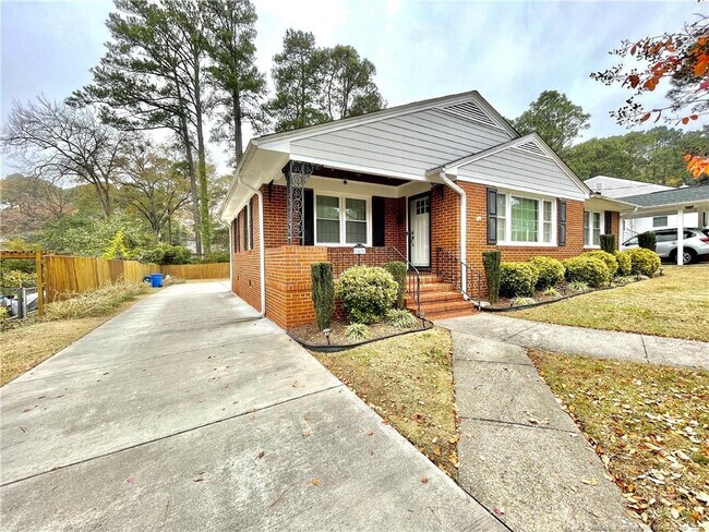 Building Photo - 1430 Pine Valley Loop
