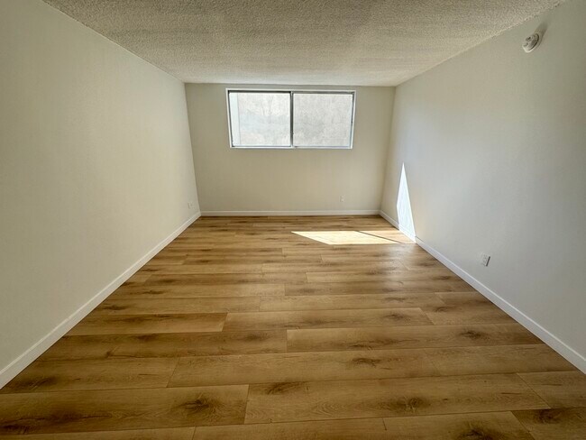 Building Photo - 1547 N Hayworth Ave