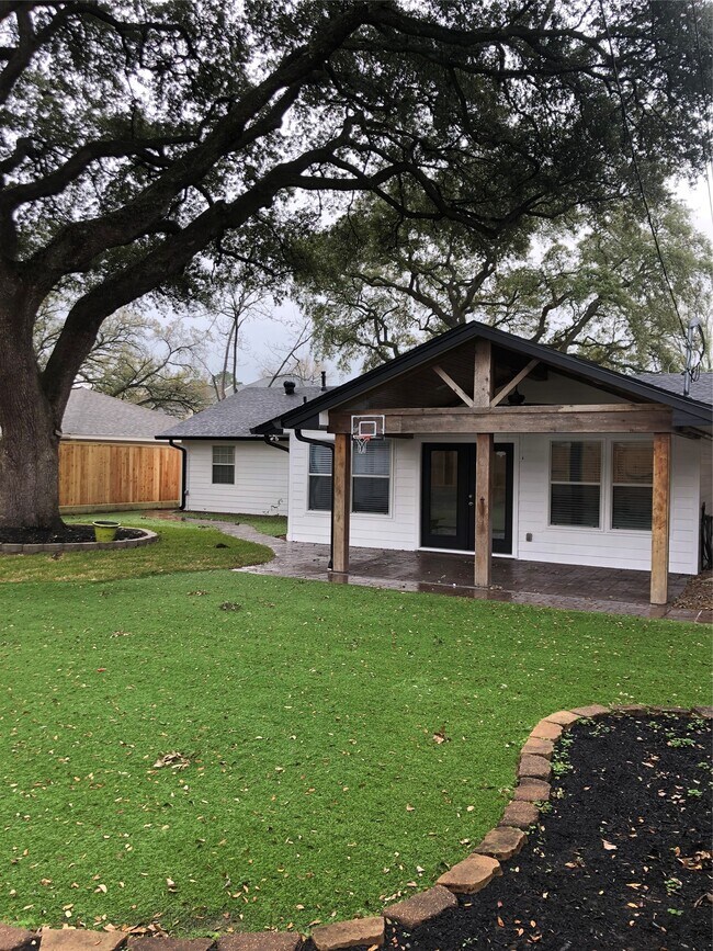 Building Photo - 1346 Chantilly Ln