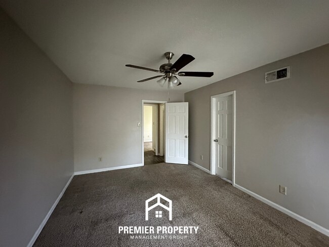 Building Photo - Gorgeous 4BR/2BA Bartlett Home with Brick Fireplace & Spacious Fenced Yard!