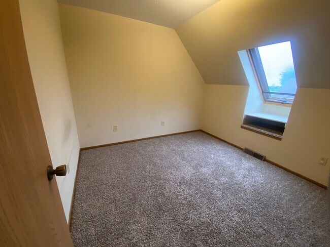 Building Photo - Sunflower 2604-2606