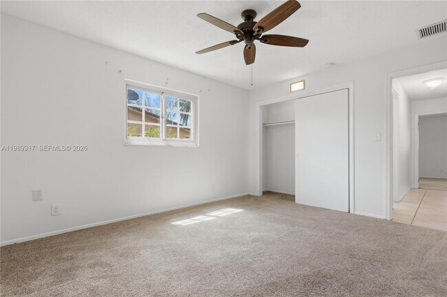 Building Photo - 4512 SW 27th Terrace