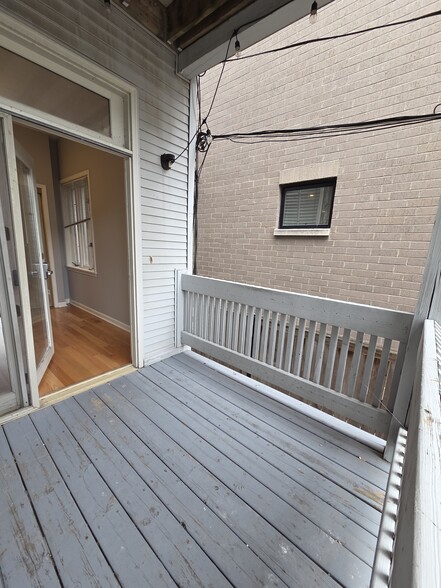 Balcony - 1229 W Wellington Ave