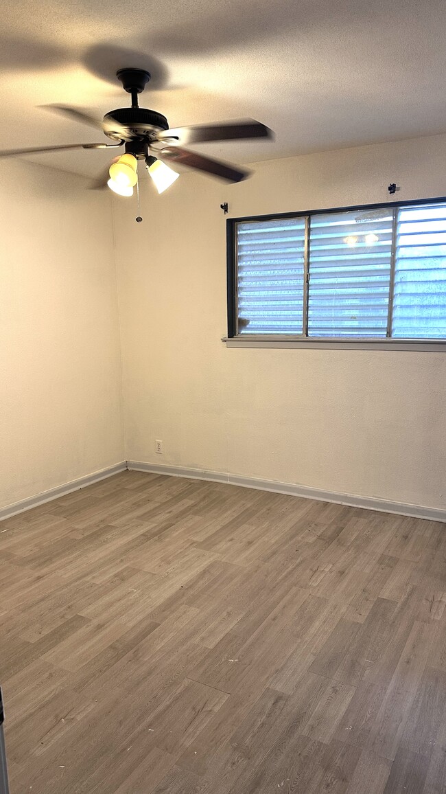 Building Photo - 1932 Hidden Way