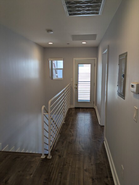 Building Photo - 2614 Chariton St