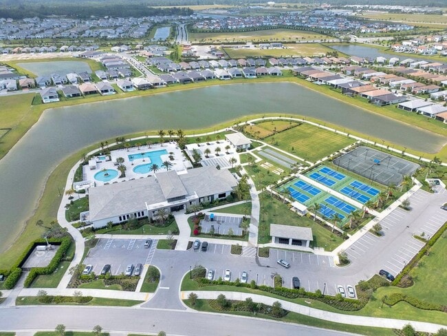 Building Photo - 5364 Siesta Key Ln