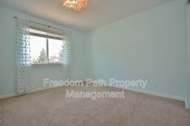 Building Photo - 2575 W Palais Dr