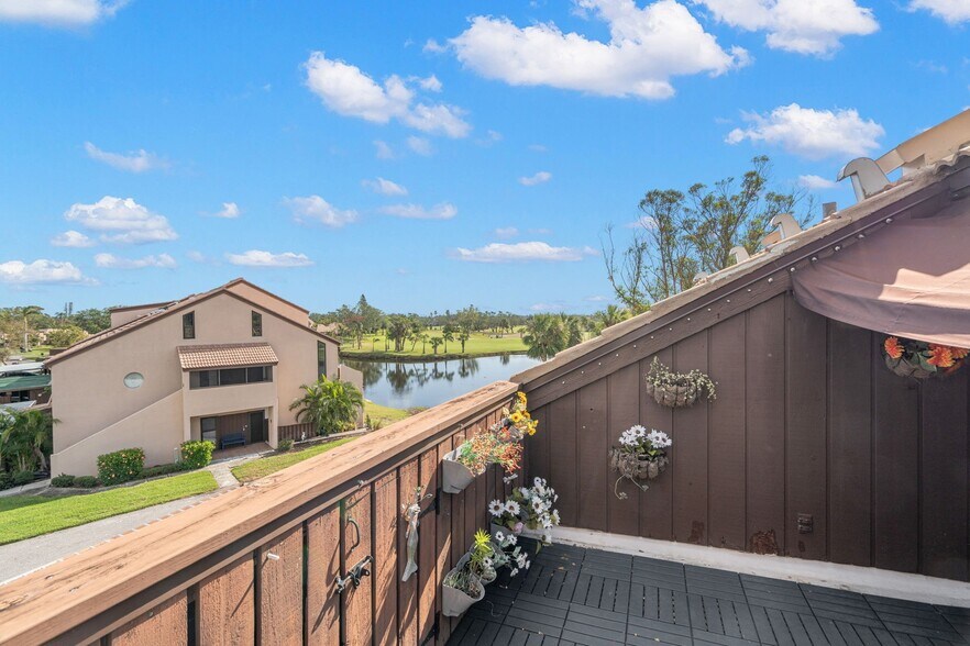 Building Photo - 1328 Pelican Creek Crossing