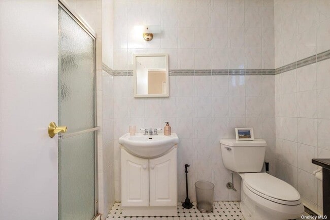 Building Photo - 44 Frazer Dr