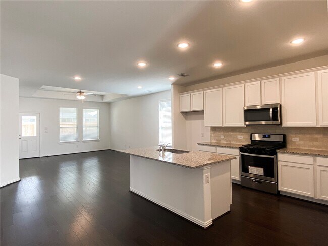 Building Photo - 31302 Whitfield Ct