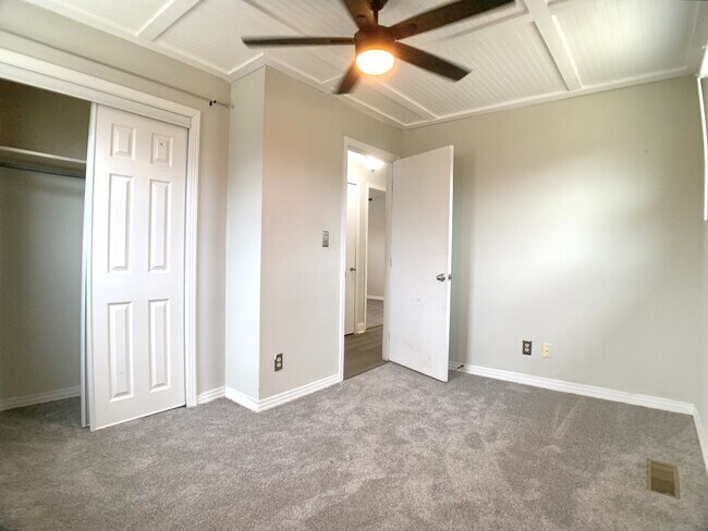 Building Photo - 2707 Dove Ct