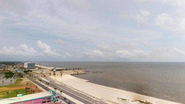 Building Photo - 2060 Beach Blvd