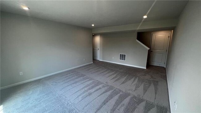 Building Photo - 445 Greenwood Dr