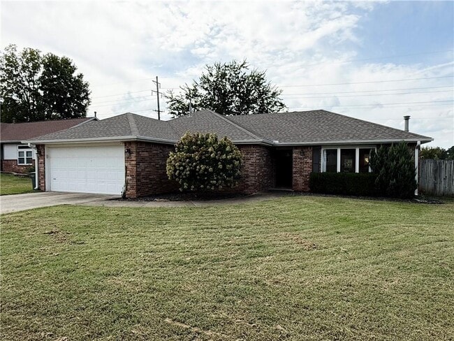 Building Photo - 1431 N Genoa Ave