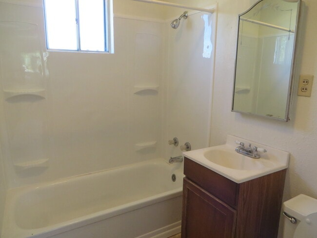 Building Photo - ~Cute One Bedroom House~