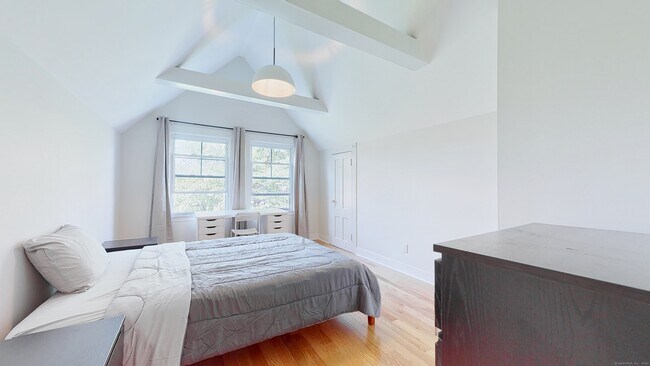 Building Photo - 86 Edwards St