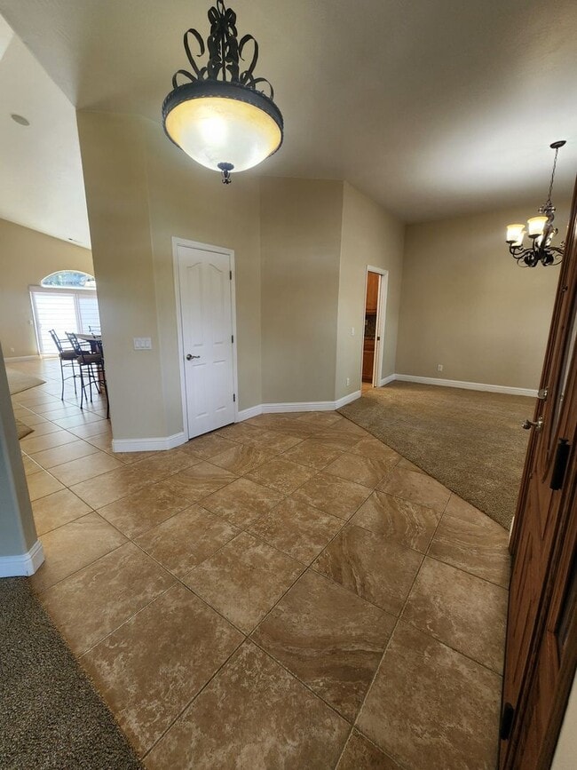 Building Photo - Gorgeous and Spacious 4 Bedroom Home