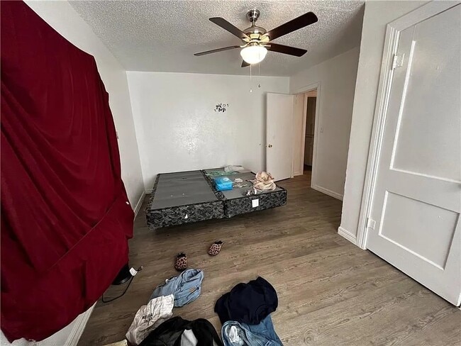 Building Photo - 1110 W Elder Ave