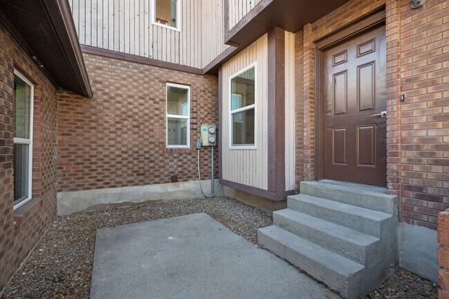 Building Photo - 8566-8568-8568 Wasatch Blvd