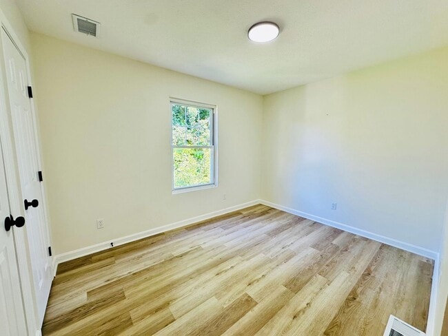 Building Photo - Completely renovated 3BR house in Shelby P...