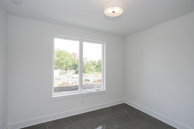 Building Photo - 522 Cliff Cir