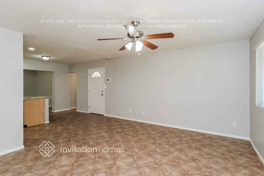 Building Photo - 3819 W Columbine Dr