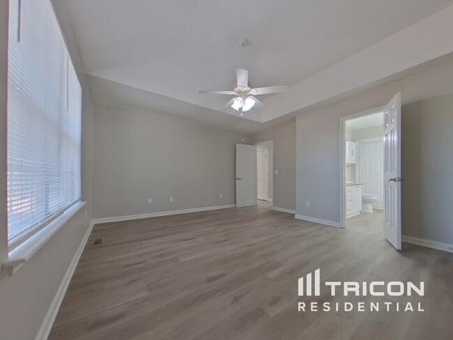 Building Photo - 1105 Glendevon Cir