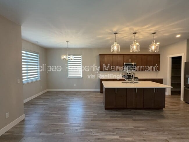 Building Photo - 679 Eadin Ln