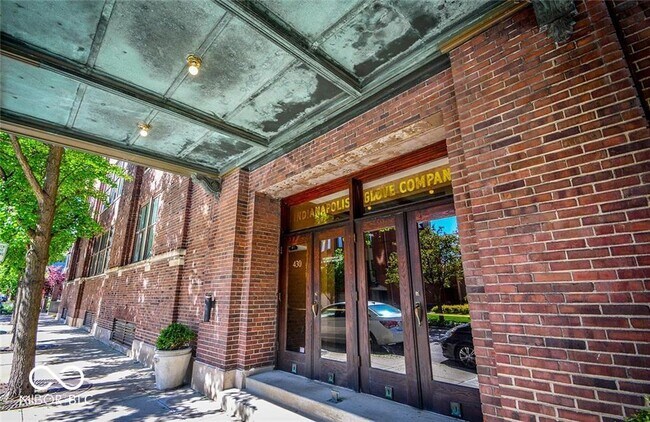 Building Photo - 430 N Park Ave