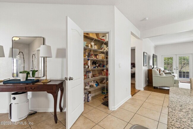 Building Photo - 206 Mission Cove Cir