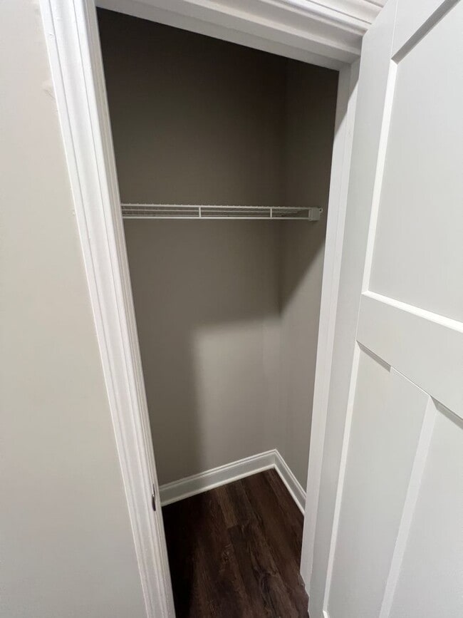 Building Photo - 406 St George Wy