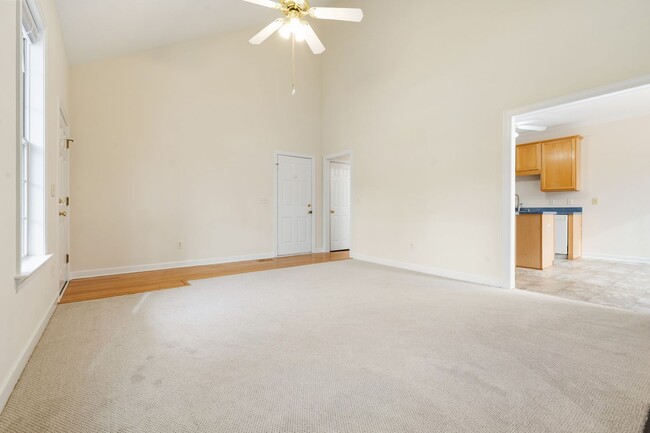 Building Photo - 3 Bed 2 Bath Chatham Forest Home - Available Now!