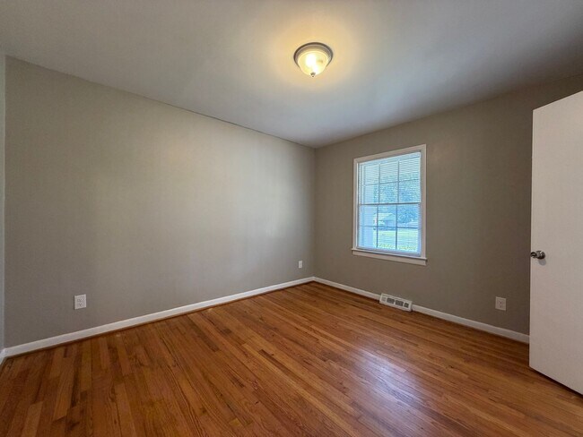 Building Photo - 105 Coker Dr