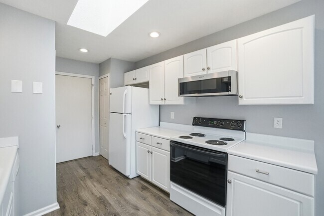 Building Photo - 9083 Marquis Dr