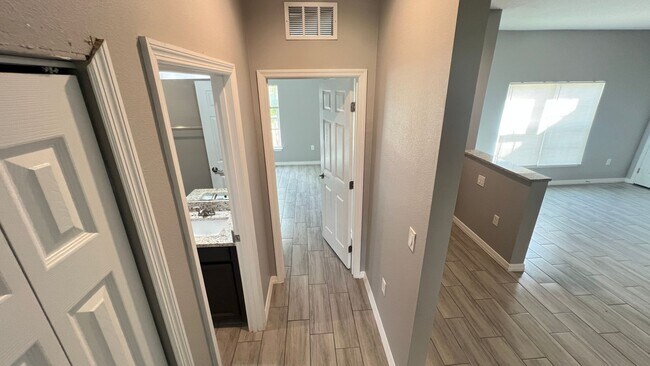 Building Photo - Incredible 3 Bedroom, 2 Bathroom Home in Palm Bay!!