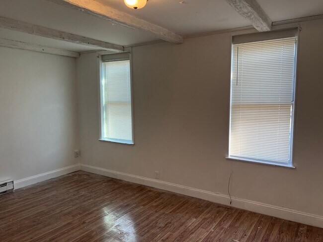 Building Photo - 1524 Centre Ave