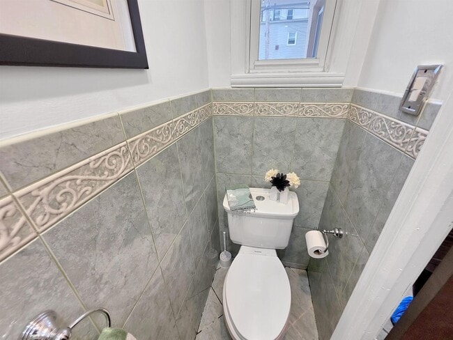 Building Photo - 86 Keer Ave