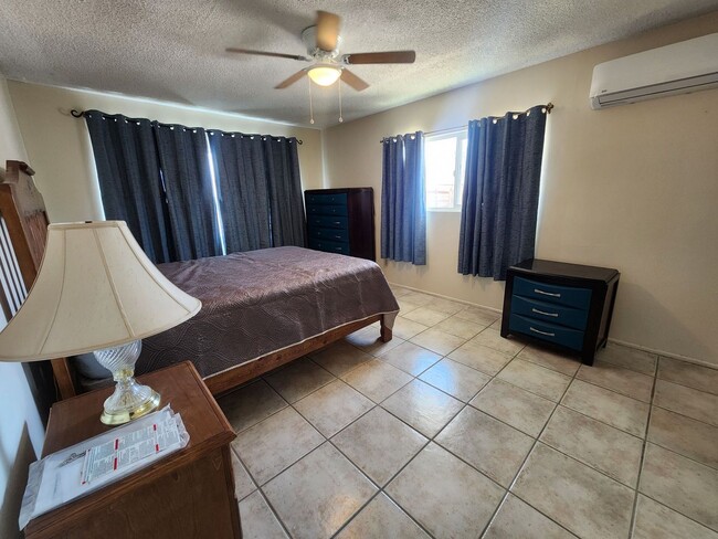 Building Photo - Move in Ready!! 3 Bedroom/2 bathroom