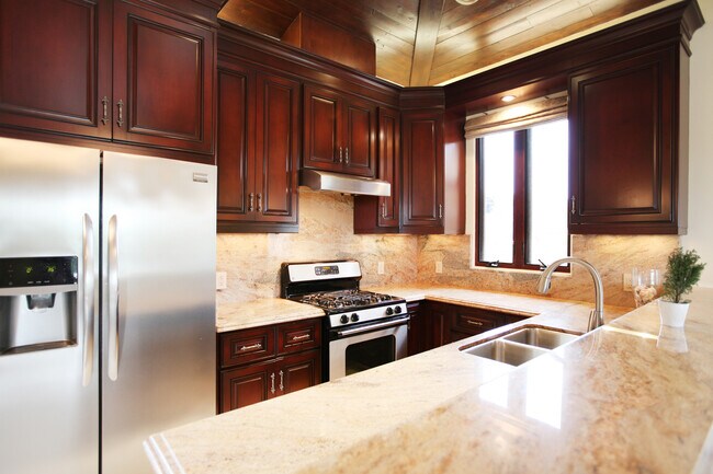 Building Photo - Luxury 3 bed 3 bath home available for rent in Malibu!