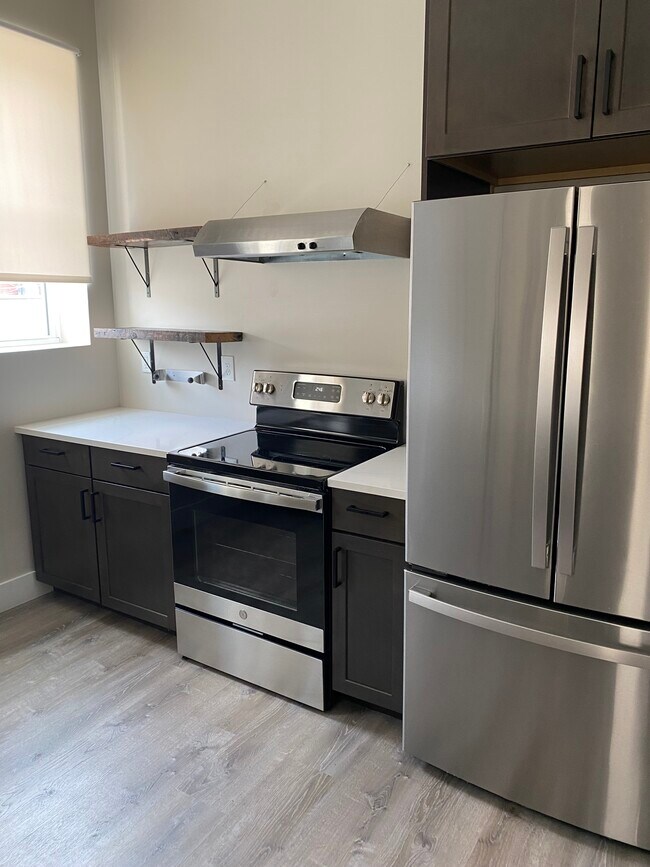 Kitchen 2 - 906 Saratoga St