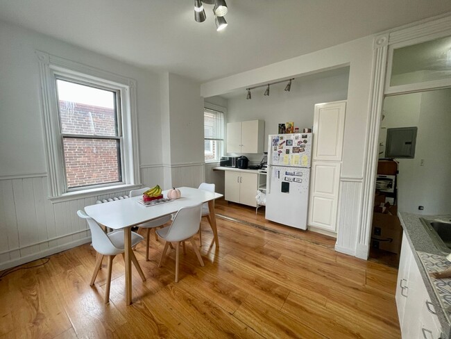 Building Photo - Unique BU Apartment