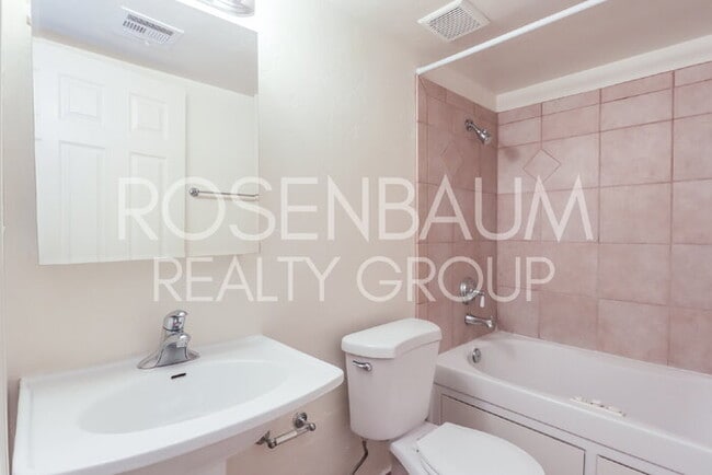 Building Photo - Spacious 1-bed, 1-bath downstairs apartmen...