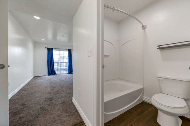 Building Photo - 3969 Romney Park Dr