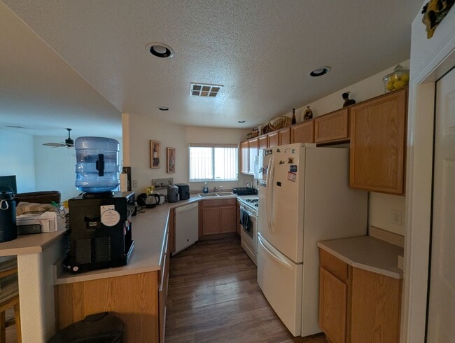 Building Photo - Charming 2BD/2BA townhome for rent in a qu...
