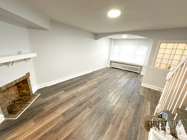 Building Photo - 3 bedroom house in West Oak Lane Philadelp...