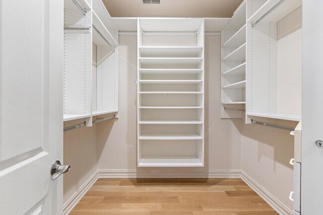 Building Photo - 16 Regency Pl