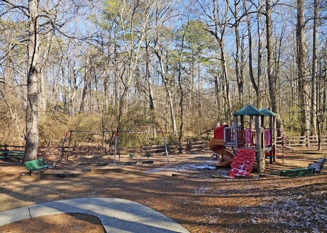 Building Photo - 303 Leeward Walk Ln