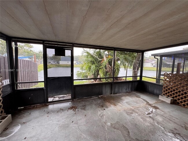 Building Photo - 3625 SW 70th Ave