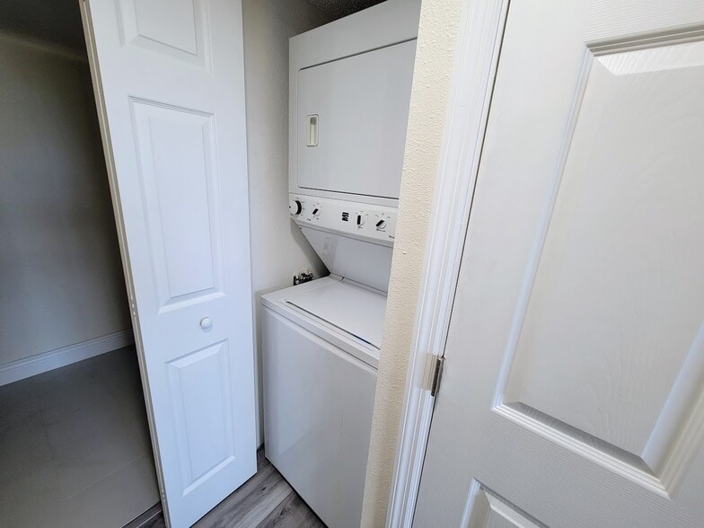 Building Photo - 500 Treasure Island Cswy